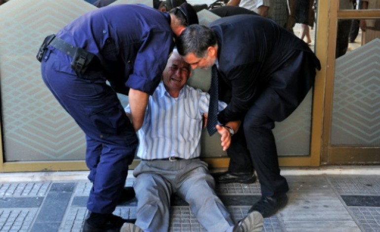 Thessalonique (Grèce) (AFP). L'homme qui pleure, l'histoire derrière l'image poignante d'un retraité grec