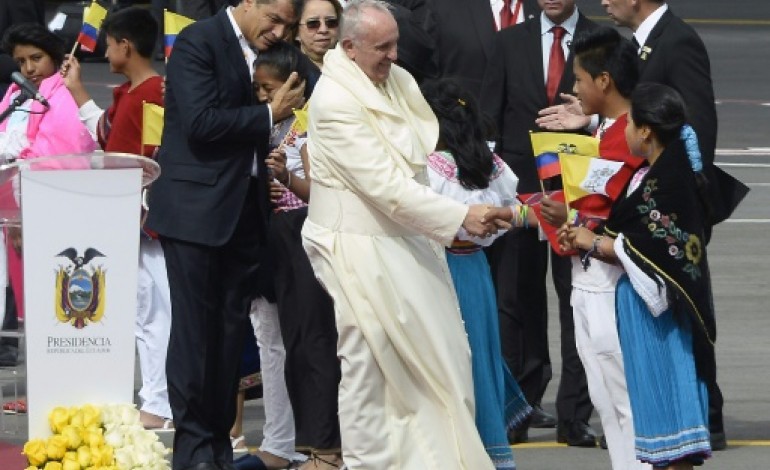 Quito (AFP). Le pape a atterri en Equateur pour un voyage de huit jours en Amérique du Sud 