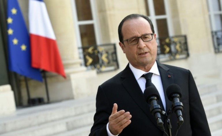 Paris (AFP). Hollande reçoit Merkel à Paris, la classe politique divisée sur le vote grec   