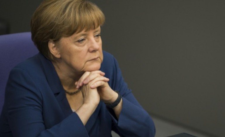 Paris (AFP). Grèce: Merkel est arrivée à l'Elysée 