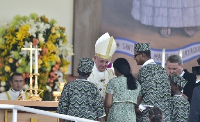 Guayaquil (Equateur) (AFP). En Equateur, le pape rend hommage à la famille, l'hôpital le plus proche