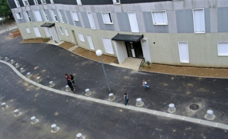 Grigny (France) (AFP). Contre l'apartheid, Gennevilliers et Grigny attendent encore des actes forts 