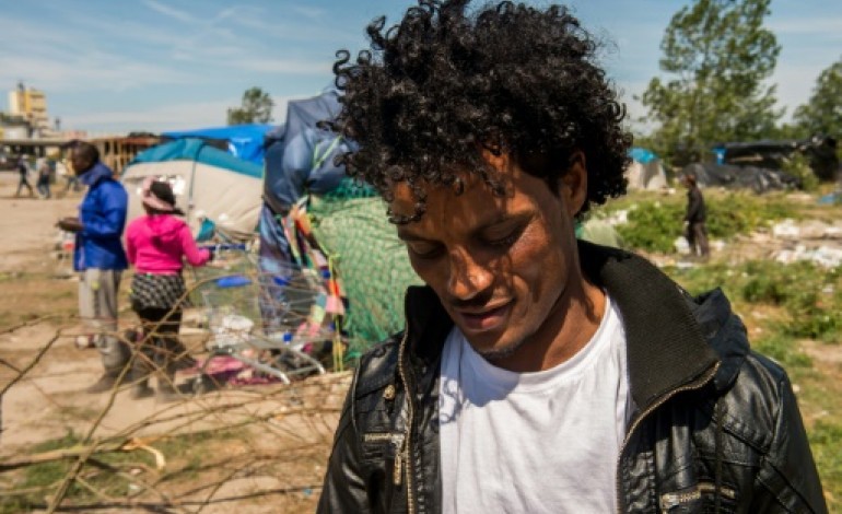 Calais (AFP). Migrants: à Calais, des associations en opération d'urgence humanitaire 