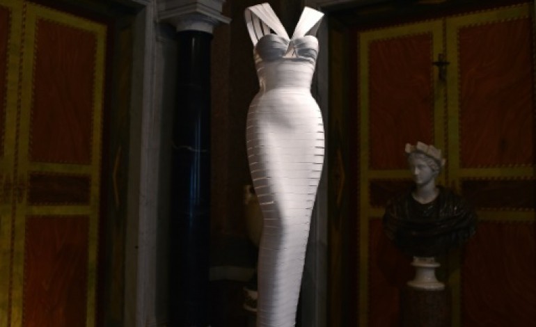 Rome (AFP). La sculpture souple des robes d'Azzedine Alaïa dans l'écrin de la Villa Borghese
