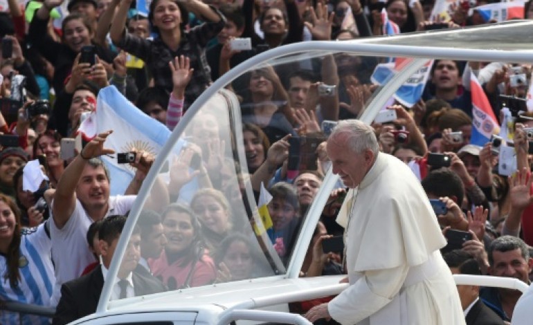 Caacupé (Paraguay) (AFP). Le pape François à Caacupé, principal lieu de pèlerinage du Paraguay