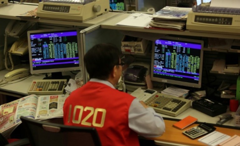 Hong Kong (AFP). L'euro recule légèrement, les Bourses mitigées en Asie