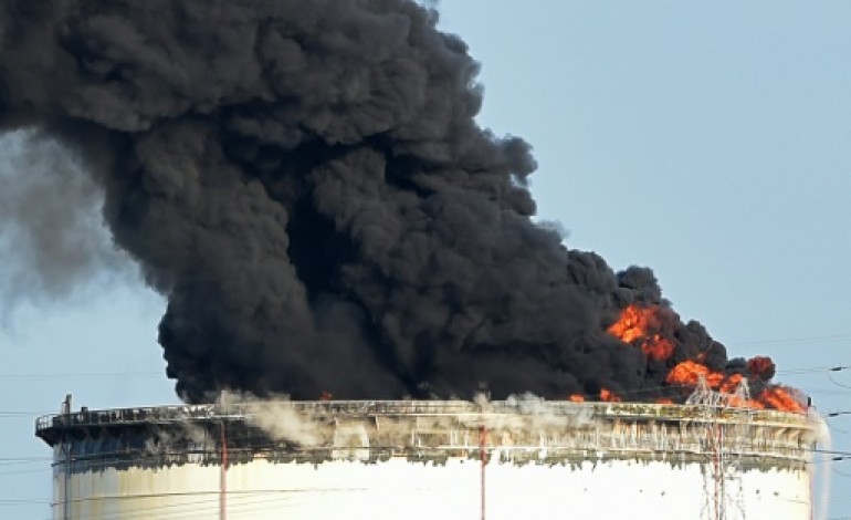 Paris (AFP). Incendie sur un site pétrochimique: la thèse d'un acte malveillant privilégiée (sources concordantes) 