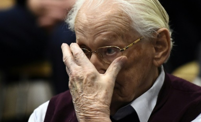 Lunebourg (Allemagne) (AFP). L'ancien comptable d'Auschwitz condamné à quatre ans de prison