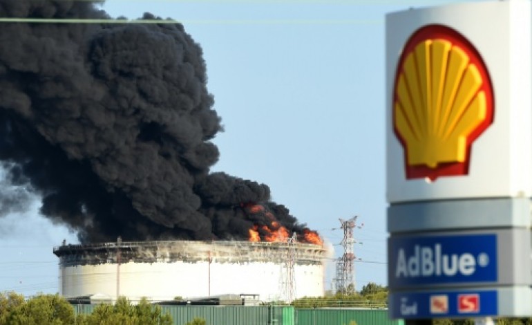 Paris (AFP). Incendies à Berre-l'Etang: un acte criminel, selon Cazeneuve
