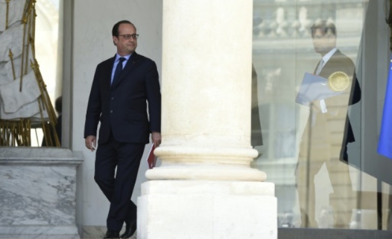 Paris (AFP). Hollande affirme que des actes terroristes ont été déjoués cette semaine