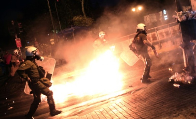 Athènes (AFP). Grèce: échauffourées à Athènes avant le vote au Parlement