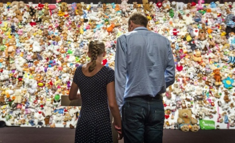 Nieuwegein (Pays-Bas) (AFP). Vol MH17 : un an après, les Pays-Bas rendent hommage aux victimes