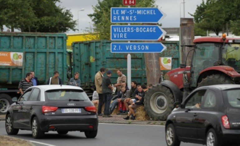 Rennes (AFP). Les routes d'accès au Mont Saint-Michel bloquées par des éleveurs