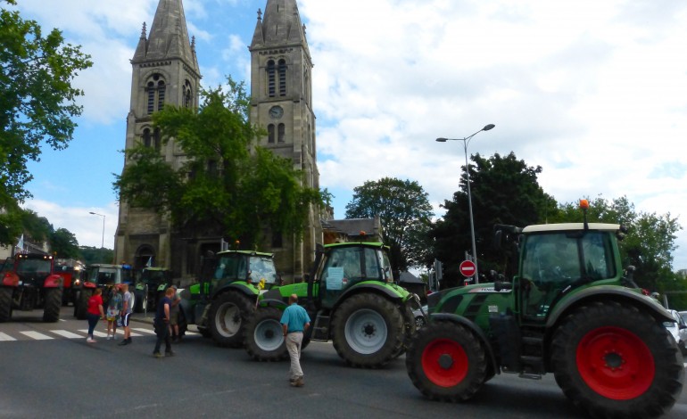 Crise agricole : la place Saint-Paul bloquée par les agriculteurs à Rouen