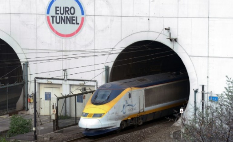 Paris (AFP). Migrants: Eurotunnel demande 9,7 millions d'euros d'indemnisation à Paris et Londres
