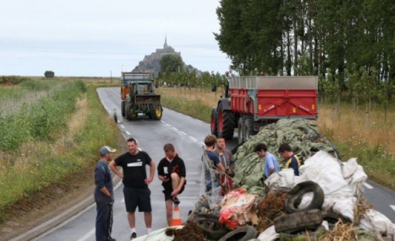 Rennes (AFP). Les éleveurs bloquent à nouveau des accès au Mont Saint-Michel 