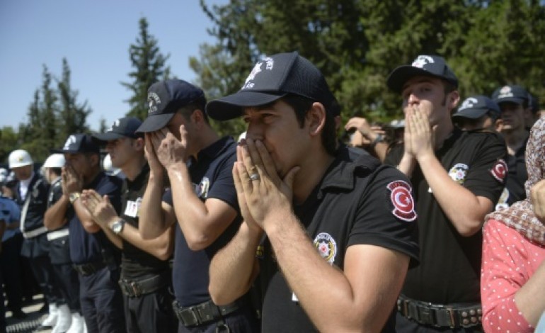 Urfa (Turquie) (AFP). Turquie: trois arrestations après le meurtre de deux policiers revendiqué par le PKK