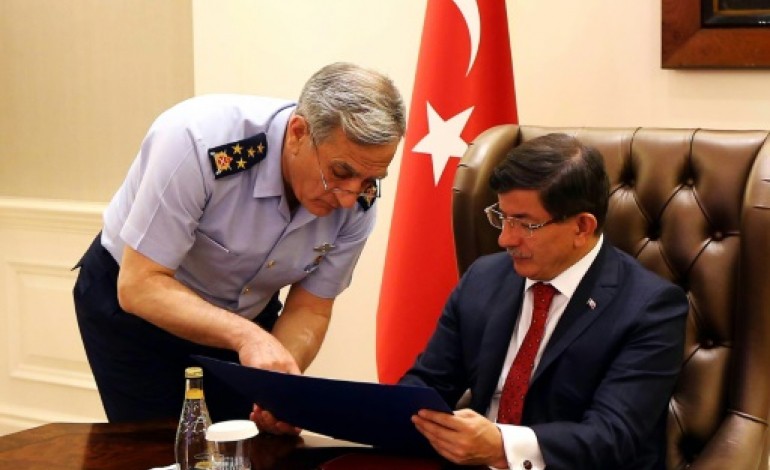 Istanbul (AFP). Turquie: nouvelles frappes contre l'EI en Syrie et le PKK en Irak
