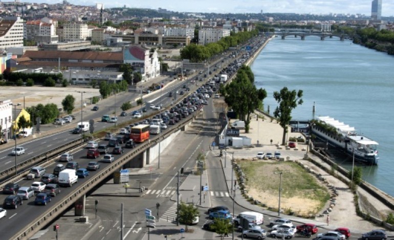 Lyon (AFP). Jusqu'à 510 km de bouchons pour le premier chassé-croisé de l'été