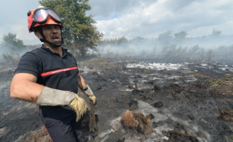 Saint-Jean-d'Illac (France) (AFP). Incendie en Gironde: le feu de nouveau stabilisé 