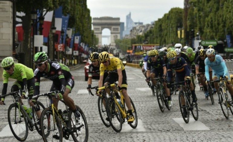 PARIS (AFP). Tour de France: victoire finale de Froome, l'étape pour Greipel