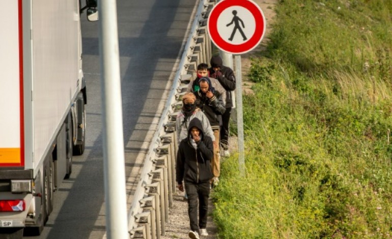 Calais (AFP). Tentatives d'intrusion dans le tunnel sous la Manche: des renforts de police à Calais