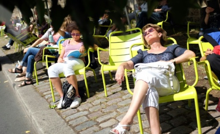 Paris (AFP). Saison estivale: le beau temps a favorisé le tourisme en juillet