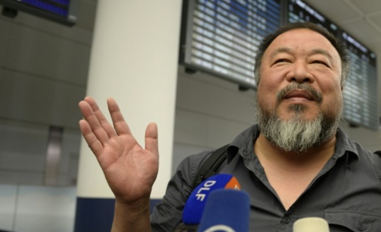 Berlin (AFP). L'artiste chinois Ai Weiwei en Allemagne après 4 ans sans passeport