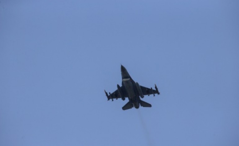 ISTANBUL (Turquie) (AFP). Turquie: nouveaux raids massifs de l'aviation turque contre le PKK