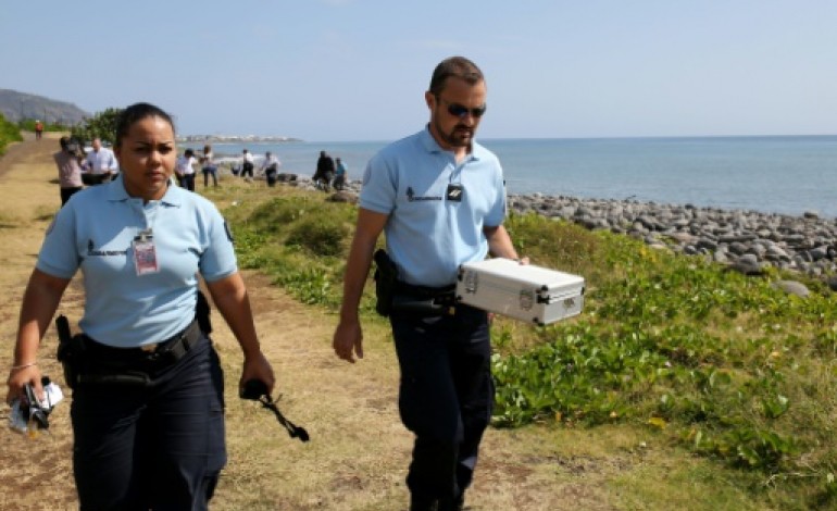 Saint-Denis de la Réunion (AFP). MH370: chasse au trésor infructueuse à la Réunion