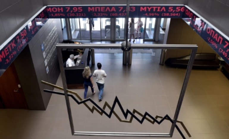 Athènes (AFP). Grèce: la Bourse d'Athènes plonge de 22% à l'ouverture 