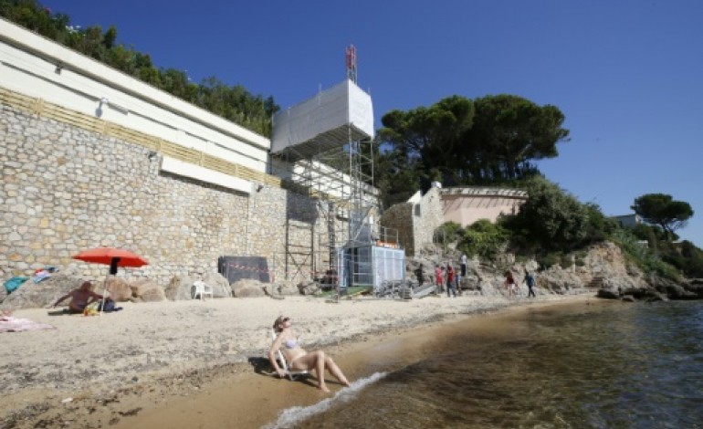 Vallauris (France) (AFP). La plage près de la villa du roi d'Arabie saoudite redevient publique