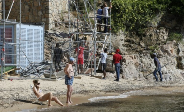 Vallauris (France) (AFP). Vallauris: après le départ du roi d'Arabie, la plage redevient publique