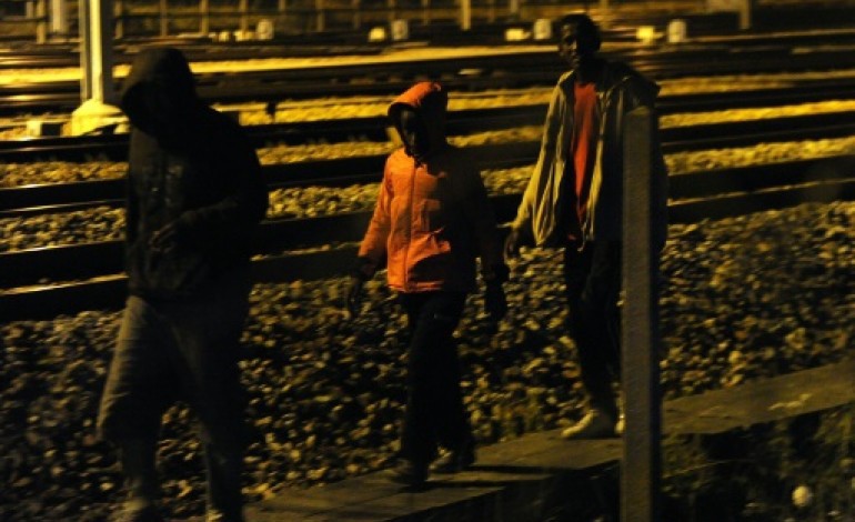 Londres (AFP). Migrants clandestins: le gouvernement britannique annonce de nouvelles mesures 