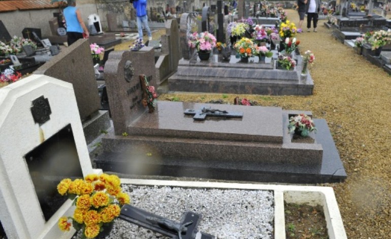Labry (France) (AFP). Profanation de cimetière en Lorraine: trois mineurs interpellés