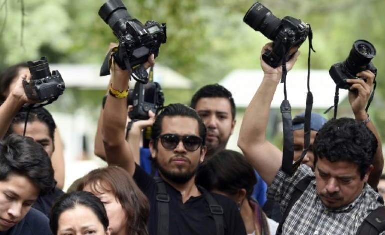 Mexico (AFP). Emotion et colère lors des obsèques du photoreporter tué à Mexico
