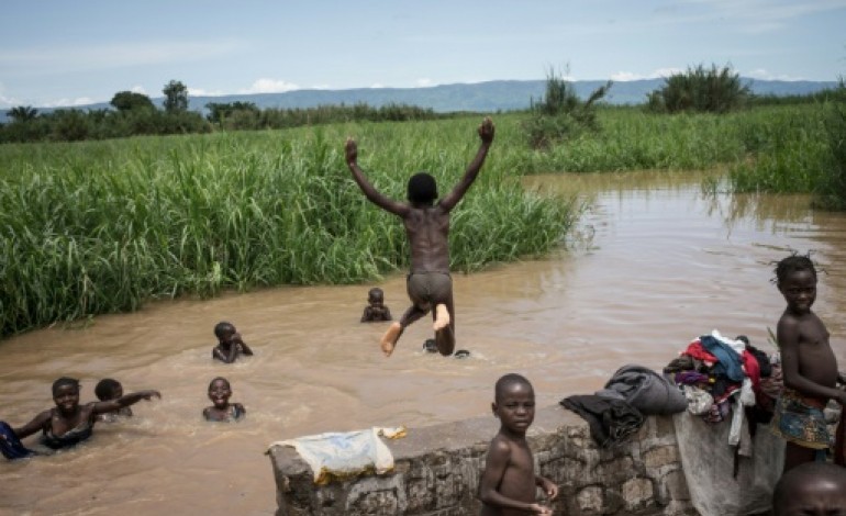 Paris (AFP). RDC: trois cents enfants adoptés légalement par des Français bloqués