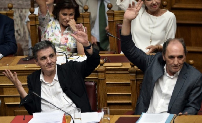 Athènes (AFP). Grèce: le Parlement adopte le troisième plan d'aide au pays