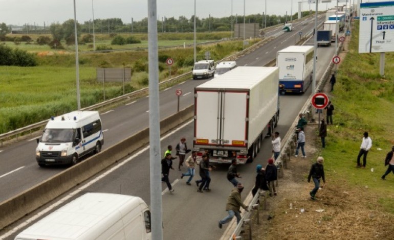 Lille (AFP). Migrants à Calais: six passeurs mis en examen, cinq écroués