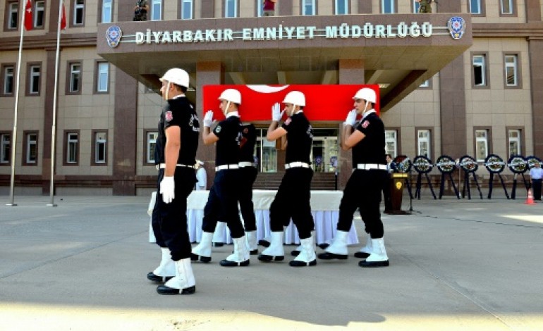 Istanbul (AFP). Trois soldats et un policier tués en Turquie, aux prises avec le PKK