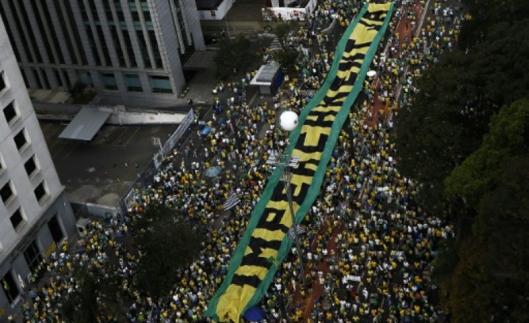 Sao Paulo (AFP). Brésil: 900.000 à deux millions de manifestants exigent le départ de la présidente Rousseff