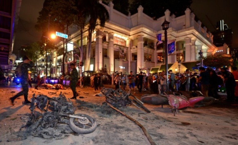 Bangkok (AFP). Bangkok: l'attentat qui a fait au moins dix morts visait les étrangers 