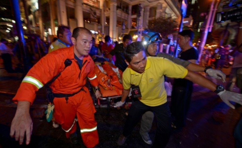 Bangkok (AFP). Au moins 16 morts dans l'explosion d'une bombe en plein centre de Bangkok
