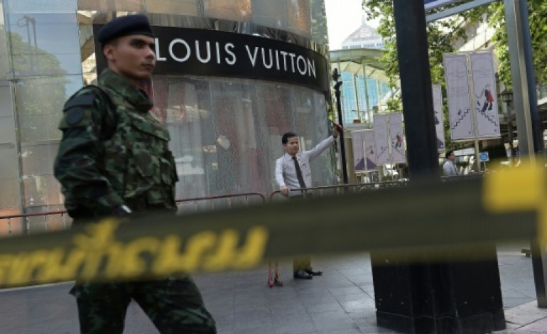 Bangkok (AFP). Attentat à Bangkok: la police à la recherche d'un suspect, 21 morts