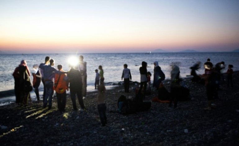 Kos (Grèce) (AFP). Migrants: les réseaux sociaux, compagnons des Syriens dans leur voyage vers l'Europe