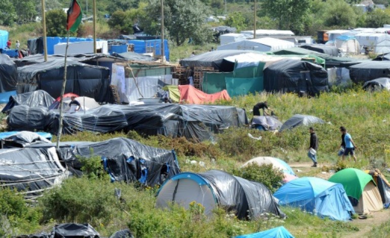 Londres (AFP). Migrants de Calais: des policiers britanniques seront déployés pour lutter contre les passeurs 