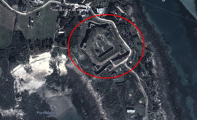 Chausey : découverte de deux corps nus dans les douves du fort