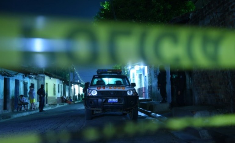 Quezaltepeque (Salvador) (AFP). Salvador: 14 membres d'un gang tués dans un règlement de compte en prison 