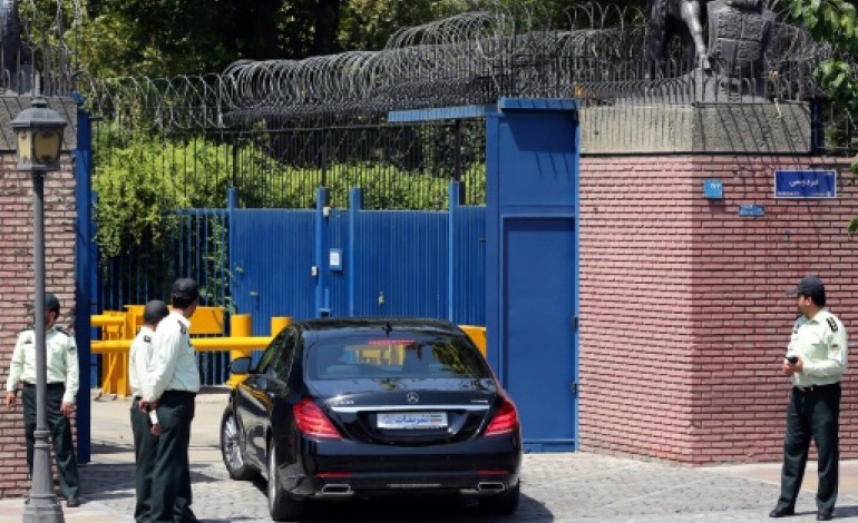 Téhéran (AFP). Iran: Hammond rouvre l'ambassade britannique à Téhéran