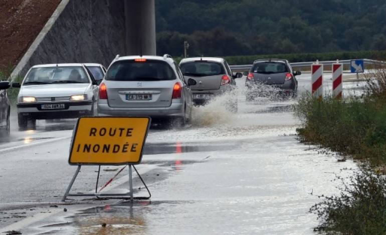 Montpellier (AFP). Pluies torrentielles dans l'Hérault: 2 morts, trafic ferroviaire perturbé